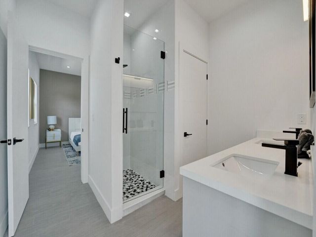 Дом в аренду по адресу 1226 NE 15th Avenue - фото 6747820