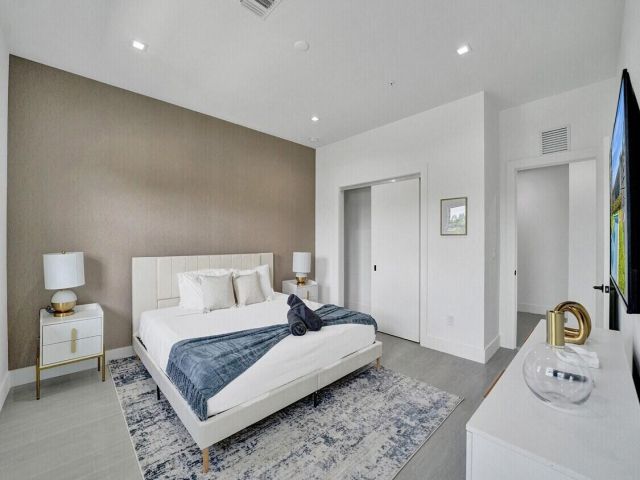 Дом в аренду по адресу 1226 NE 15th Avenue - фото 6747822