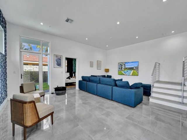 Дом в аренду по адресу 1226 NE 15th Avenue - фото 6747823