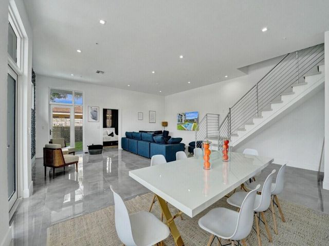 Дом в аренду по адресу 1226 NE 15th Avenue - фото 6747826