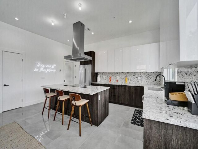 Дом в аренду по адресу 1226 NE 15th Avenue - фото 6747828