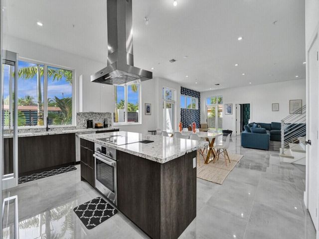 Дом в аренду по адресу 1226 NE 15th Avenue - фото 6747829