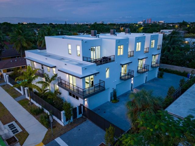 Дом в аренду по адресу 1226 NE 15th Avenue - фото 6747834