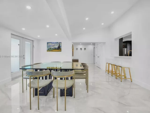 Дом в аренду по адресу 18280 NE 8th Ave . - фото 7446826