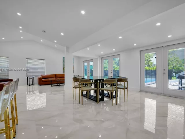 Дом в аренду по адресу 18280 NE 8th Ave . - фото 7446828