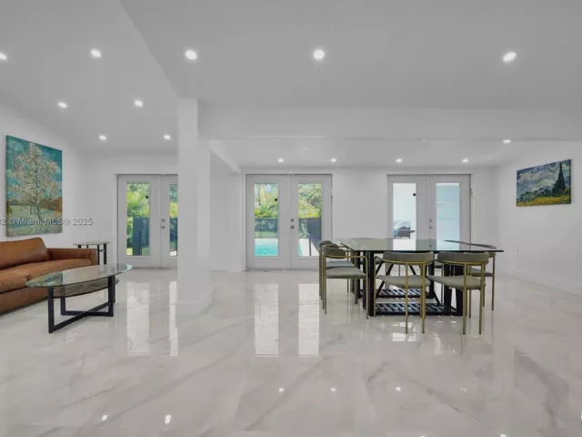 Дом в аренду по адресу 18280 NE 8th Ave . - фото 7446829