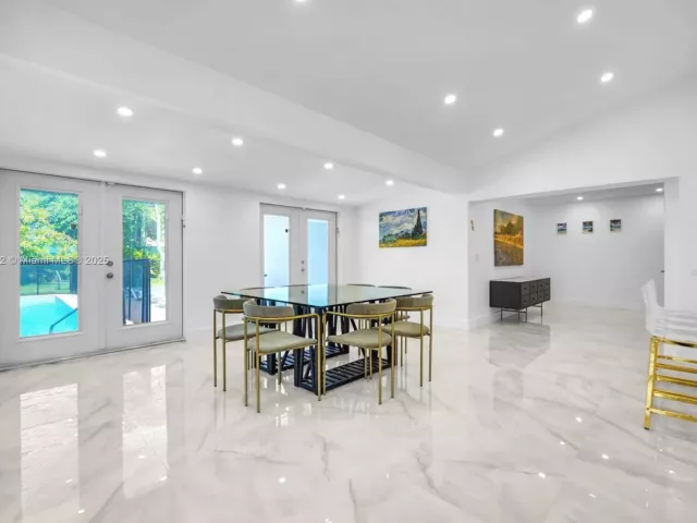 Дом в аренду по адресу 18280 NE 8th Ave . - фото 7446830