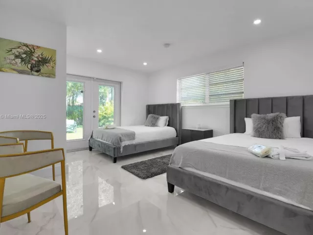 Дом в аренду по адресу 18280 NE 8th Ave . - фото 7446835