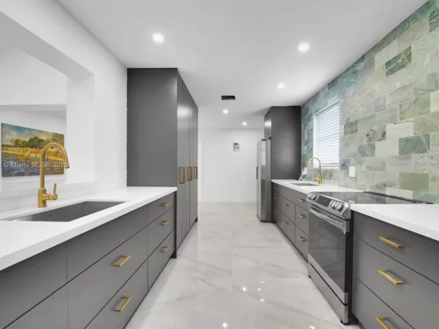 Дом в аренду по адресу 18280 NE 8th Ave . - фото 7446821