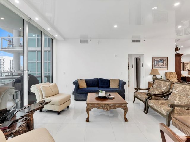 Продажа квартиры #2-1004 - фото 6752342