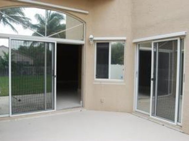 Дом в аренду по адресу 4546 NW 7th Place - фото 6842728