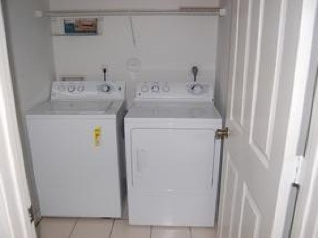 Дом в аренду по адресу 4546 NW 7th Place - фото 6842729