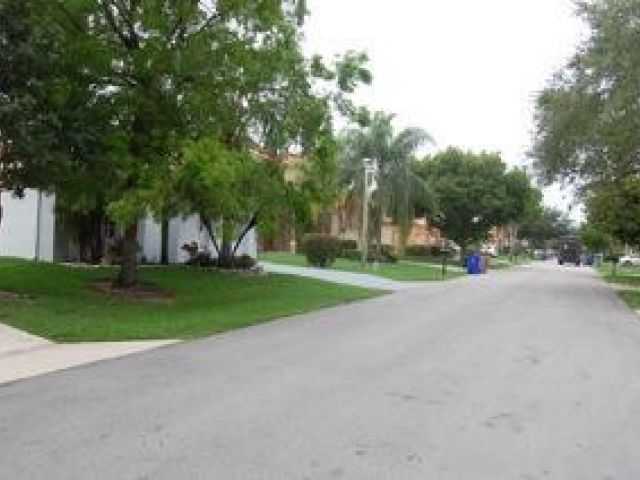 Дом в аренду по адресу 4546 NW 7th Place - фото 6842735