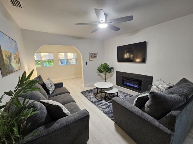 Дом в аренду по адресу 719 Briggs Street - фото 6760824