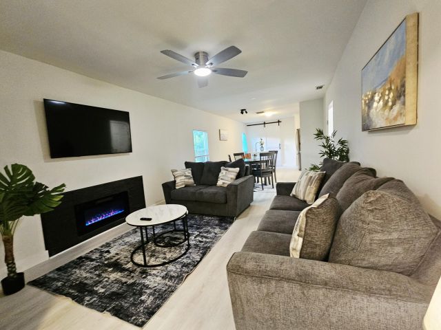 Дом в аренду по адресу 719 Briggs Street - фото 6760826