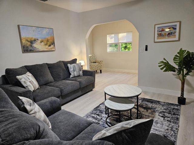 Дом в аренду по адресу 719 Briggs Street - фото 6760827