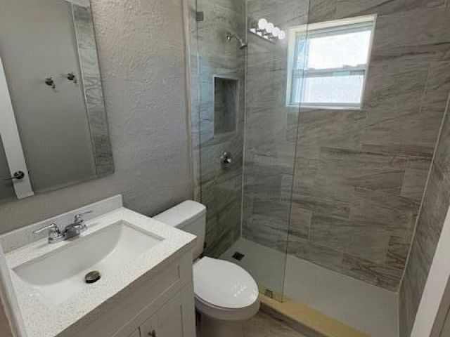 Дом в аренду по адресу 5580 Honeysuckle Drive - фото 6760814