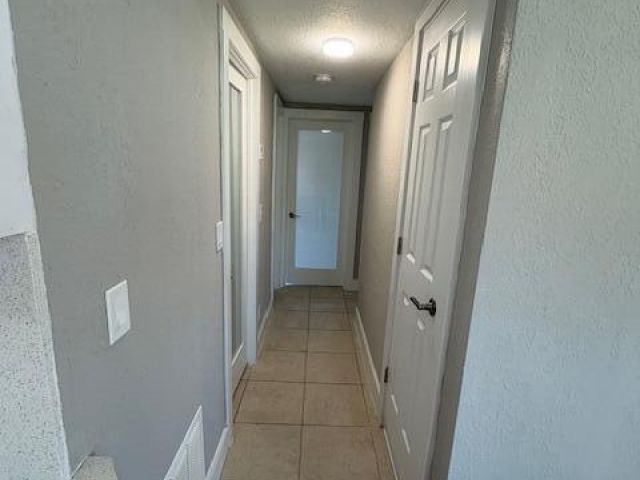 Дом в аренду по адресу 5580 Honeysuckle Drive - фото 6760815