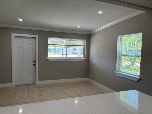 Дом в аренду по адресу 5580 Honeysuckle Drive - фото 6760816