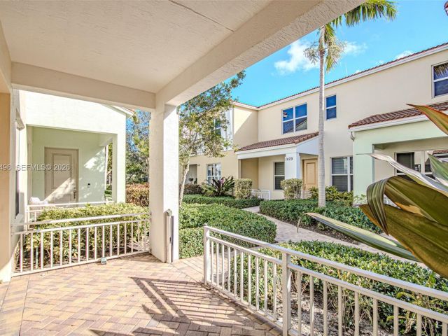 Дом в аренду по адресу 1430 NW 48th Dr - фото 7453349