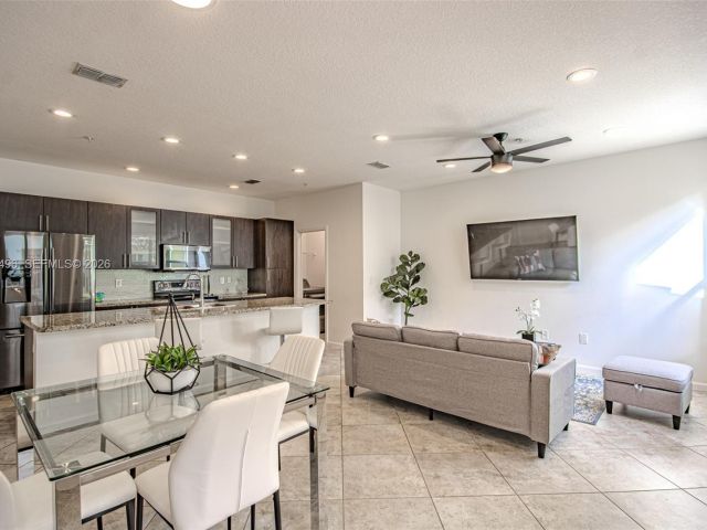 Дом в аренду по адресу 1430 NW 48th Dr - фото 7453351