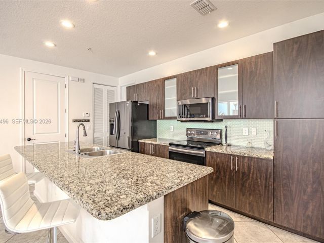 Дом в аренду по адресу 1430 NW 48th Dr - фото 7453356