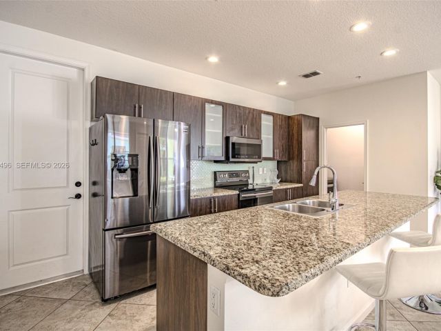 Дом в аренду по адресу 1430 NW 48th Dr - фото 7453357