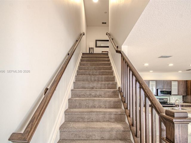 Дом в аренду по адресу 1430 NW 48th Dr - фото 7453359