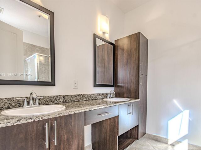 Дом в аренду по адресу 1430 NW 48th Dr - фото 7453363