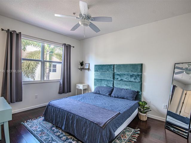 Дом в аренду по адресу 1430 NW 48th Dr - фото 7453365