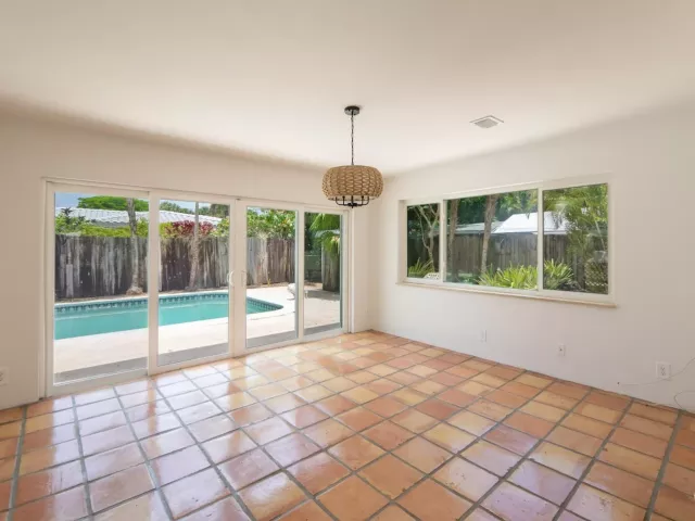 Продажа дома по адресу 1623 NE 20th Street - фото 8908144