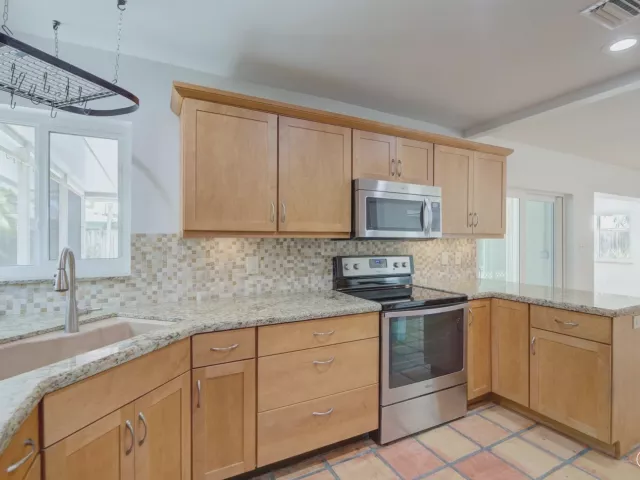Продажа дома по адресу 1623 NE 20th Street - фото 8908149