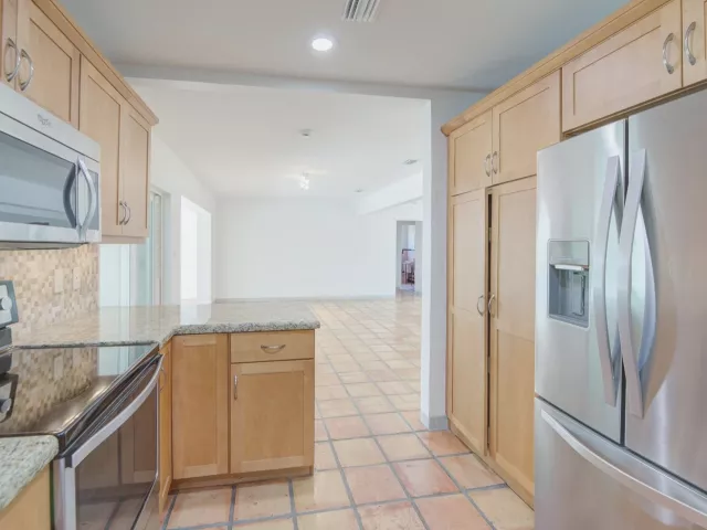 Продажа дома по адресу 1623 NE 20th Street - фото 8908150