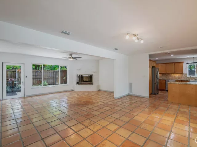 Продажа дома по адресу 1623 NE 20th Street - фото 8908143