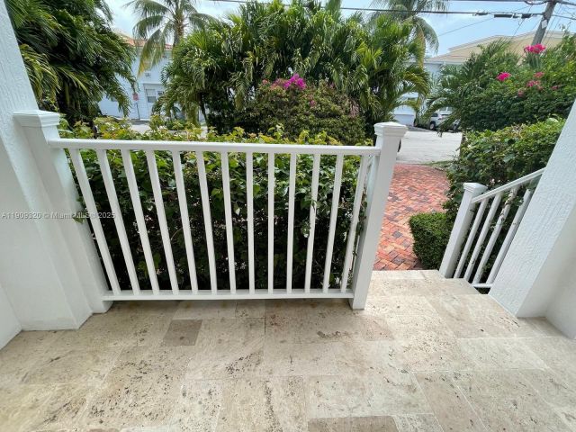 Дом в аренду по адресу 9464 Abbott Ave - фото 6767182