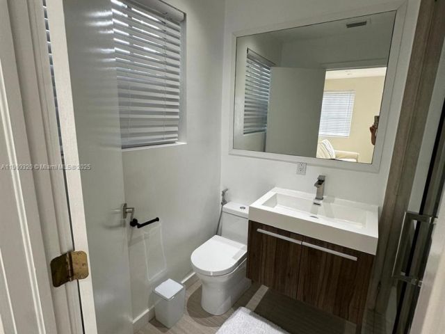 Дом в аренду по адресу 9464 Abbott Ave - фото 6767186