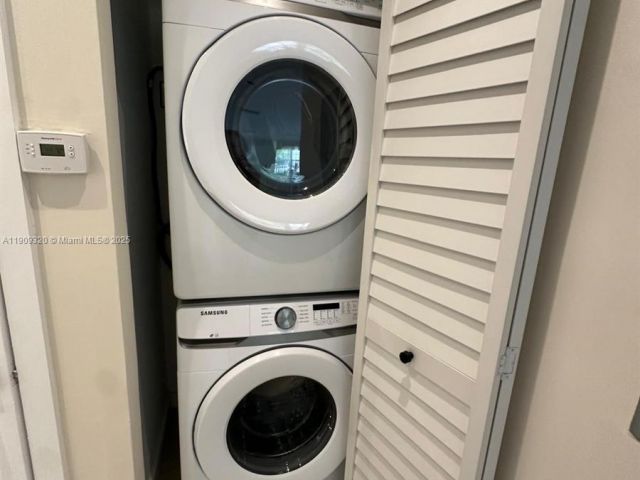 Дом в аренду по адресу 9464 Abbott Ave - фото 6767187