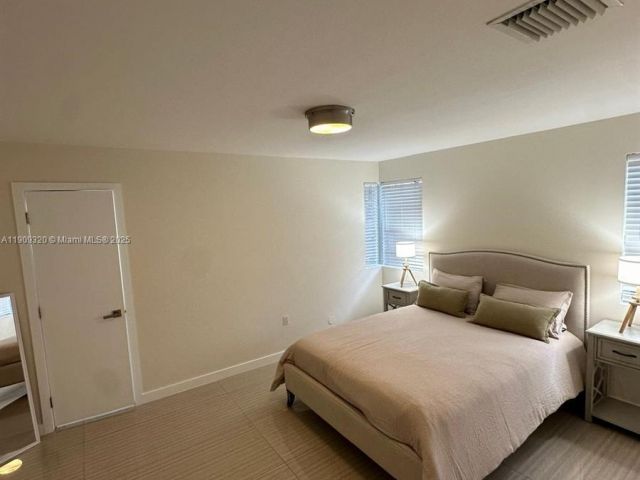 Дом в аренду по адресу 9464 Abbott Ave - фото 6767189