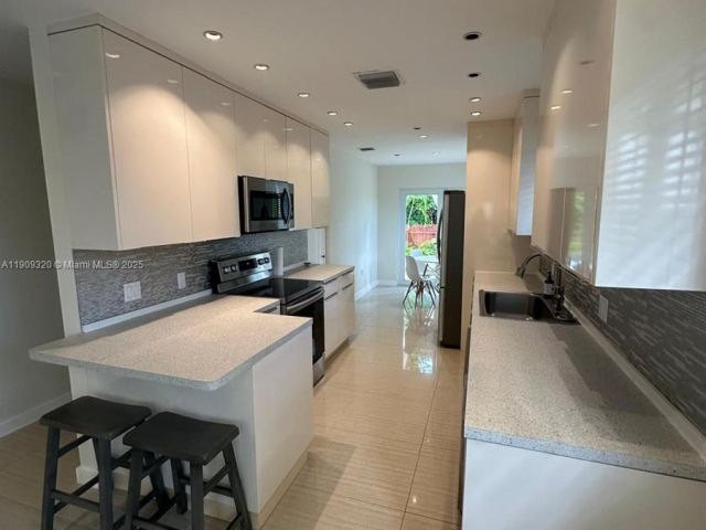 Дом в аренду по адресу 9464 Abbott Ave - фото 6767193