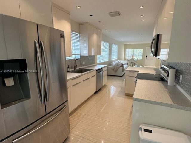 Дом в аренду по адресу 9464 Abbott Ave - фото 6767194