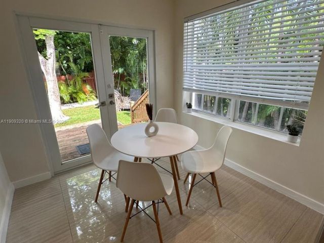 Дом в аренду по адресу 9464 Abbott Ave - фото 6767195