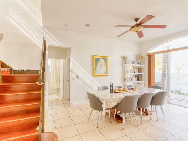 Продажа дома по адресу 3839 SW 51st St - фото 7439623