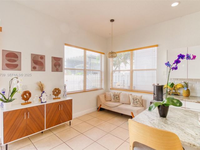 Продажа дома по адресу 3839 SW 51st St - фото 7439630