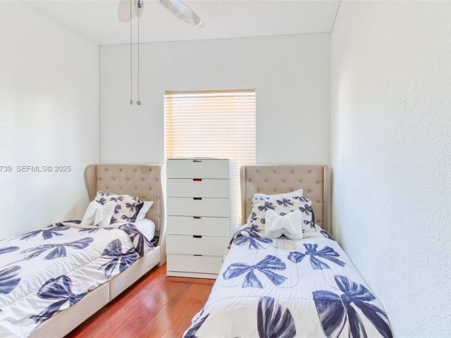 Продажа дома по адресу 3839 SW 51st St - фото 7439632