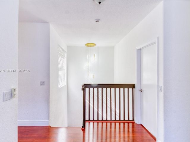 Продажа дома по адресу 3839 SW 51st St - фото 7439634