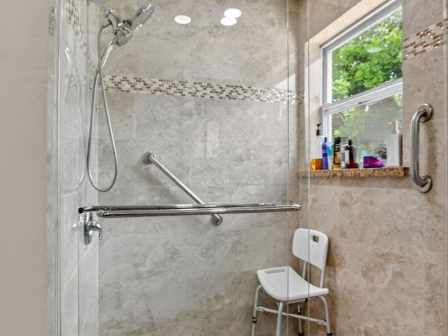 Продажа дома по адресу 1320 SW 24th Terrace - фото 6781948