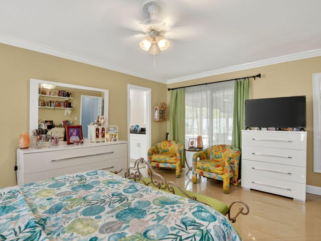 Продажа дома по адресу 1320 SW 24th Terrace - фото 6781951