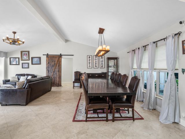 Продажа дома по адресу 5798 NE 7th Avenue - фото 6769041