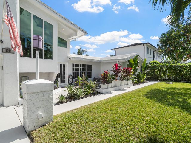 Продажа дома по адресу 5798 NE 7th Avenue - фото 6769043