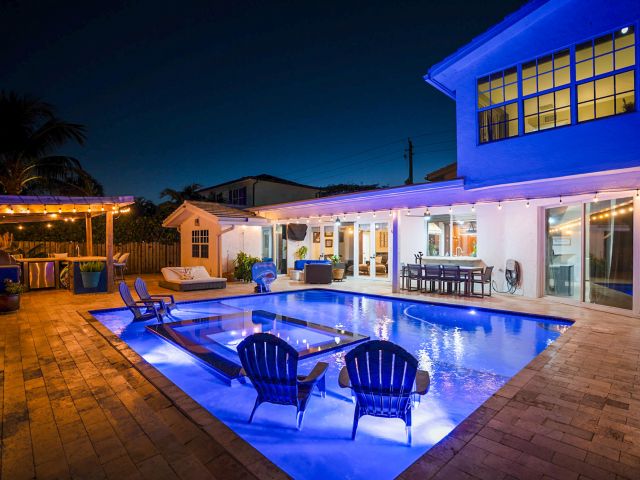 Продажа дома по адресу 5798 NE 7th Avenue - фото 6769046